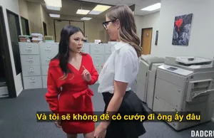 Học sinh nữ trong lớp học cá biệt
