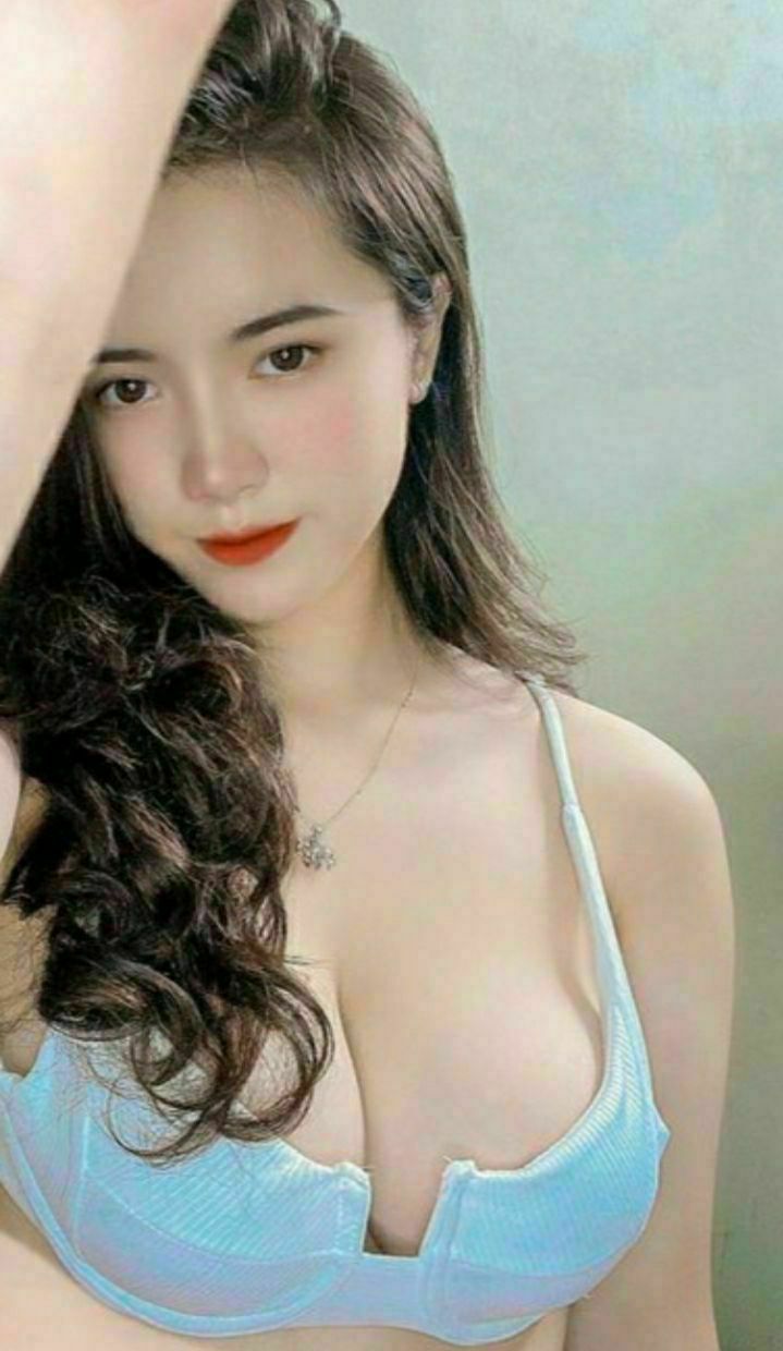 Người đẹp xăm mình cứ nói anh xấu, anh ra ngoài kiếm việc rồi bị địt, địt hậu môn và xuất tinh vào miệng cô ta
